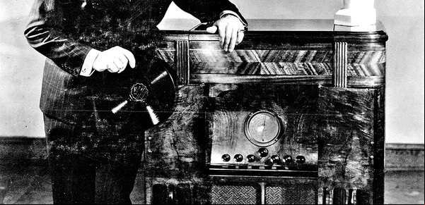 Carlos Gardel canta mejor en la vitrola