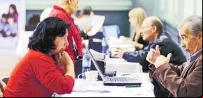 Los escribanos vuelven a ir por los barrios para asesorar gratis a vecinos