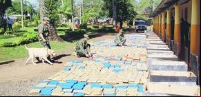 Caen dos penitenciarios con 2.300 kilos de marihuana