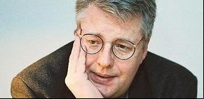 Reúnen crónicas de Stieg Larsson en un libro de inquietante vigencia