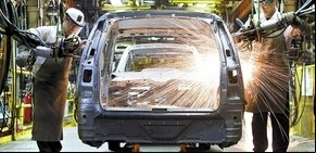 Alerta en la industria: gremios advierten por despidos y suspensiones, y presionan a Milei