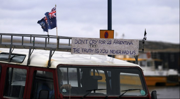 A man drives his vehicle with a sign on top during what was called the "Victory rally" in Stanley, March 12, 2013. Residents of the Falkland Islands voted almost unanimously to stay under British rule in a referendum that has inflamed a long-running sovereignty dispute with Argentina, results showed yesterday. The sign reads "Don't cry (try) for us Argentina, the truth is you never had us". REUTERS/Marcos Brindicci (FALKLAND ISLANDS - Tags: POLITICS ELECTIONS CIVIL UNREST) islas malvinas islas malvinas plebiscito soberania referendum sobre la soberania