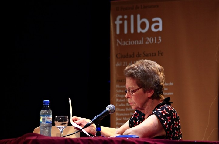 En la ciudad de Santa Fe, Hebe Uhart fue la encargada de abrir el Filba Nacional 2013. / Betania Cappato / Archivo Clarín.