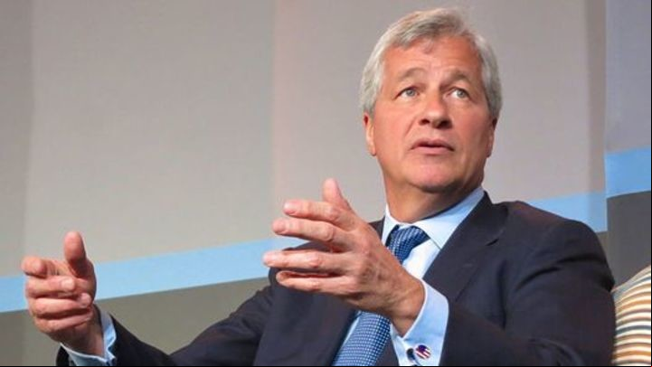 Jamie Dimon, de la banca J.P. Morgan, cree en la reducción significativa de la jornada laboral.