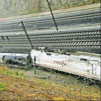 El tren descarrilado: Duelo en España y polémica por las causas del accidente