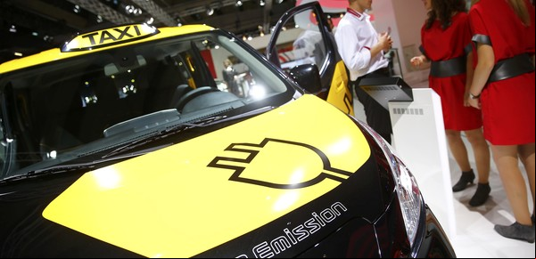 Carlos Slim apuesta a los taxis eléctricos para reducir la contaminación en México