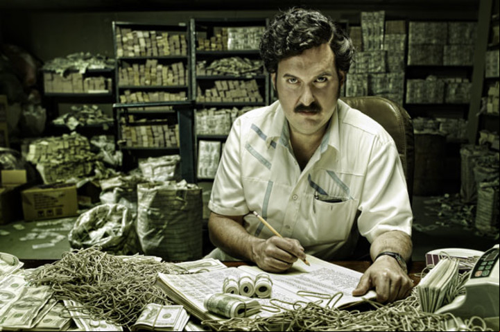 Andrés Parra, en "Pablo Escobar, el Patrón del mal", interpretando al narcotraficante..