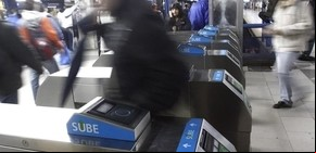 Tras el paro de subte, negocian por la seguridad y la multa por liberar molinetes