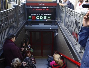 El fastidio y un llamado de la Rosada acortaron el paro