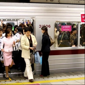 Inician una "guerra" contra los acosadores en el tren
