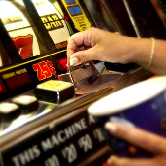 Mujeres ludópatas: cuando el bingo y las maquinitas inundan la vida