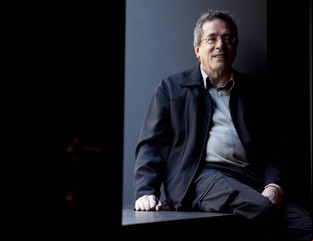 César Aira, en tren de pensar