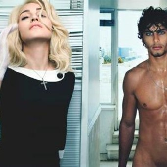 Se multiplican las "cougars": mujeres maduras que persiguen hombres jóvenes