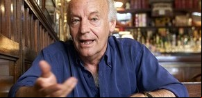 Homenaje futbolero a Galeano en la Legislatura porteña