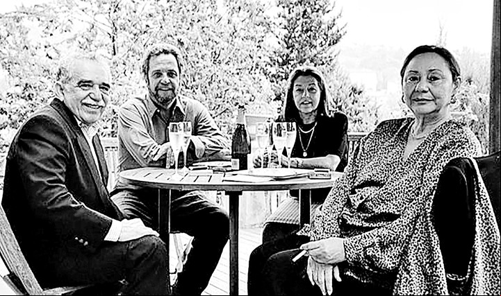 Gabriel García Márquez, Toni López de Lamadrid, Beatriz de Moura y Mercedes Barcha en la sede de Tusquets, en 1997.