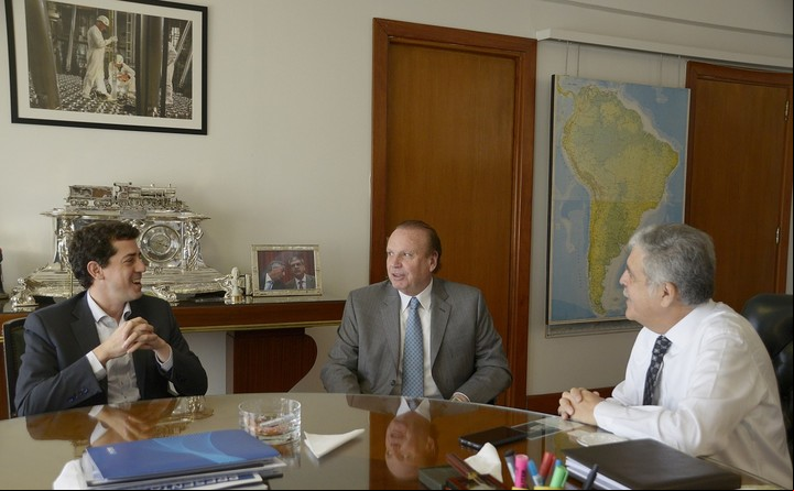 Othacehé, en un encuentro con el camporista Wado de Pedro y el ministro Julio de Vido