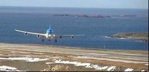 El espectacular aterrizaje con viento cruzado de un avión de Aerolíneas