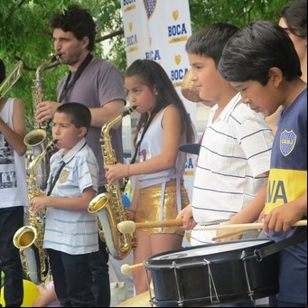 El Superclásico del fútbol tiene su versión solidaria con chicos de la Ciudad