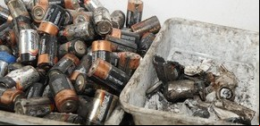 Qué hacer con los productos electrónicos y las pilas