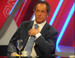 Investigan dos cuentas bancarias que complican a Scioli
