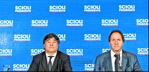 Scioli no logra controlar los daños que le provoca el fuego amigo
