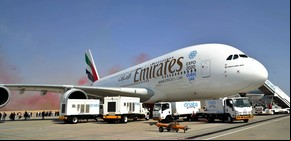 Emirates viene a buscar pilotos argentinos, mientras el Gobierno le abre la puerta a pilotos extranjeros