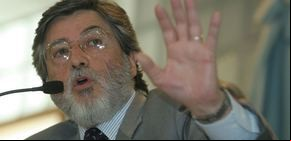 Abad aseguró que se analizan cambios en Ganancias y el monotributo