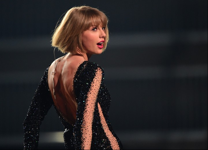 Una joven Taylor Swift, en 2016. Su familia es su ancla. Foto AFP/Robyn Beck
