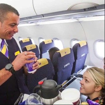 Comidas y bebidas más caras en aerolíneas de bajo costo de Inglaterra