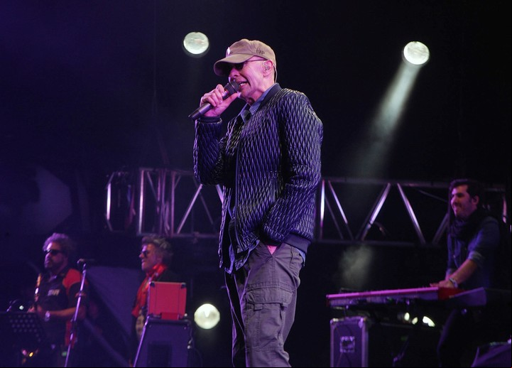 El indio Solari itió que sufre Parkinson durante su último recital.