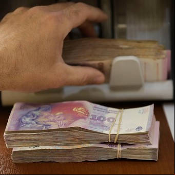 Las máquinas contadoras de billetes, en auge por la inflación: cuánto cuestan y cómo elegirlas