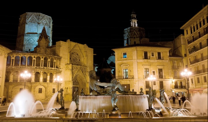 La fuente de la Plaza de la Virgen (Turismo España)