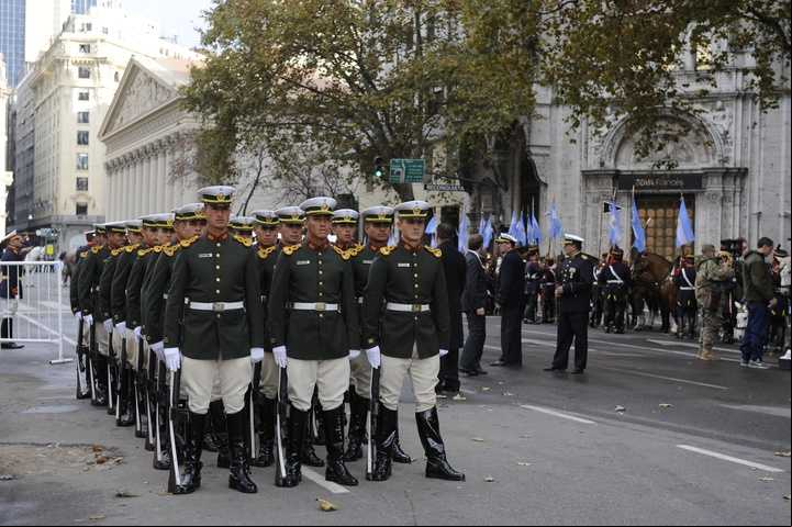 Plaza de Mayo preparativos 25 de Mayo.
Alfredo Martinez