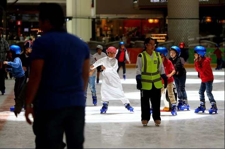 Pista de patinaje sobre hielo, entro del Dunai Mall
AFP PHOTO / MARWAN NAAMANI