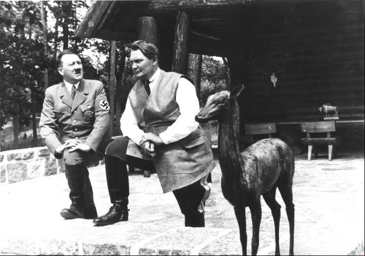 Subastan en Alemania objetos personales de Hitler.