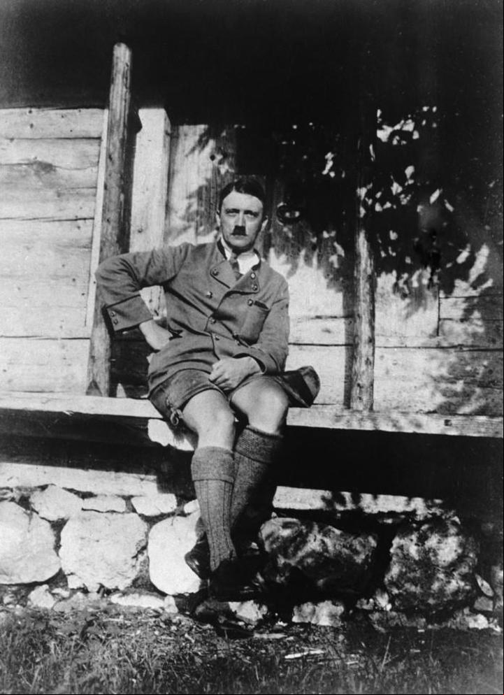 Subastan en Alemania objetos personales de Hitler.