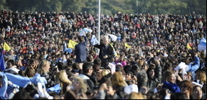 Más de 10 mil alumnos de escuelas porteñas prometieron la Bandera en Parque Sarmiento