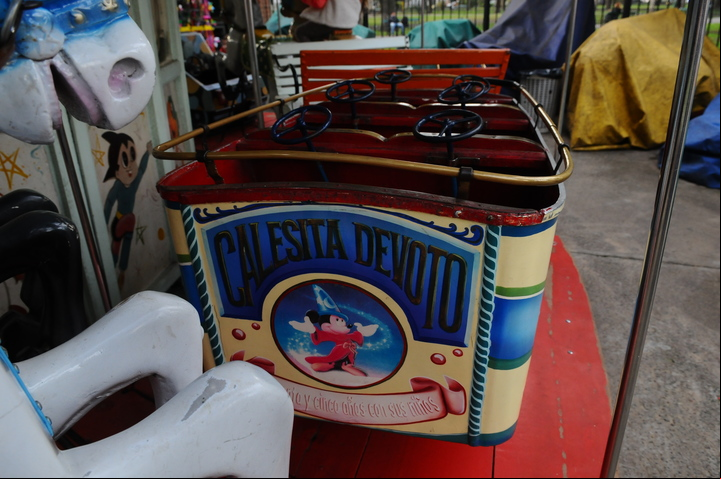 Reliquia. El colectivo sin techo, original de la calesita de Tito, de 1938. / Diego Waldmann