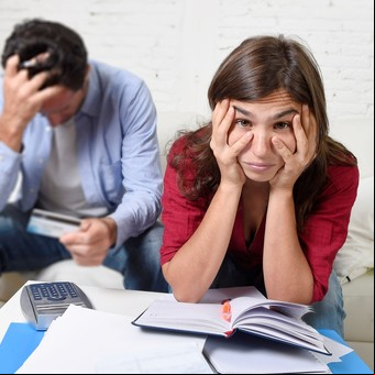 Pareja y dinero: cuando él gana menos que ella