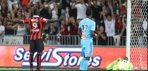 El polémico Balotelli debutó con un doblete en el Niza