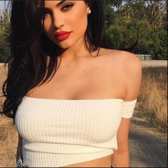 Las razones por las que este simple top triunfa entre las famosas