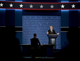 Hillary y Trump llegan en virtual empate al primer debate por TV