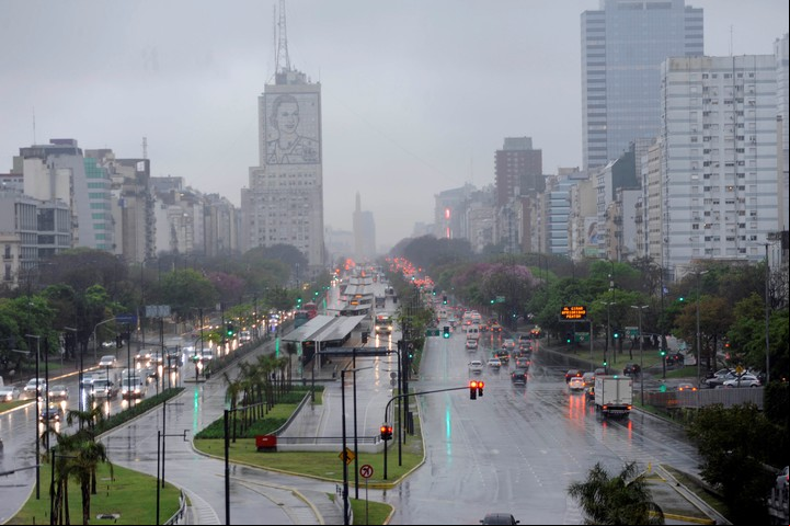 La 9 de julio, en plena tormenta.