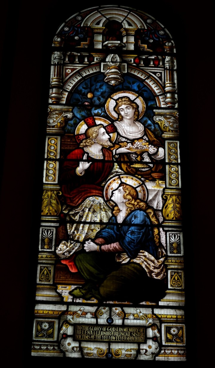 Vitral. En la catedral anglicana, dedicado a las nietas de Guillermo Brown, fallecidas en la epidemia de fiebra amarilla de 1871. /Gerardo Dell'Oro