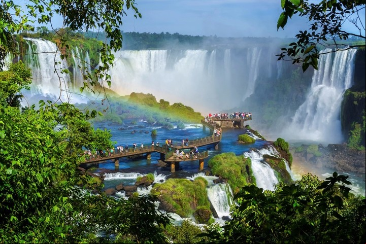 Las Cataratas del Iguazú fueron elegidas entre las 7 maravillas naturales del mundo.