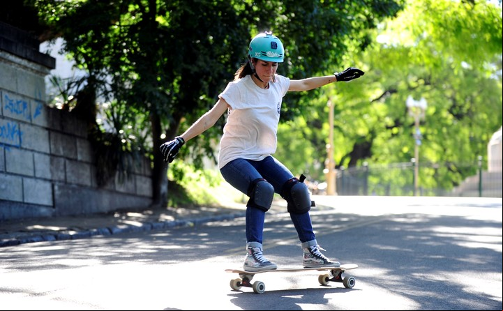 CHICAS SKATERS LONGBOARD SKATE
FOTO JUANO TESONE ciudad de buenos aires chicas skaters que practican longboard en el barrio de recoleta longboard