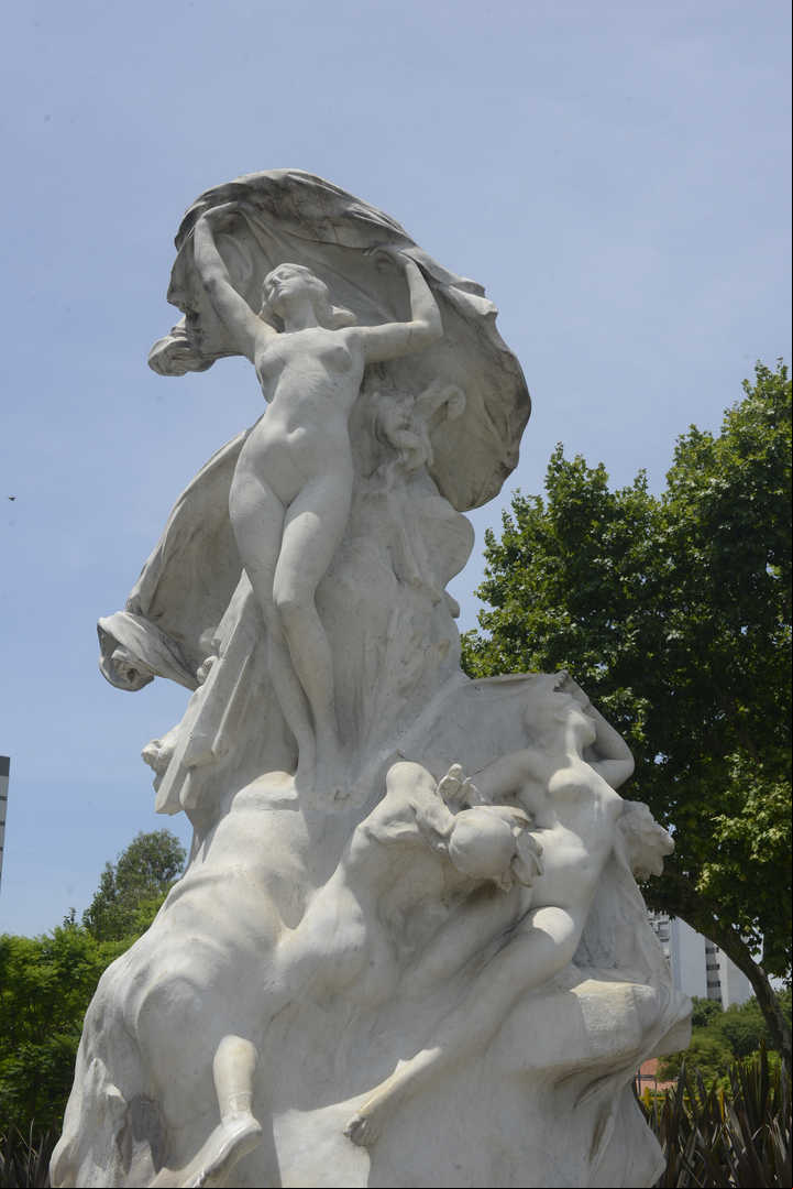 "La Aurora". Del francés Emile Peynot, fue inaugurada en 1918 en Recoleta y llegó al Parque Centenario a fines de los años 70. / Gerardo Dell'Oro.