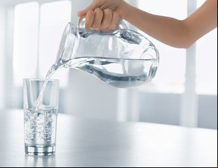 Cuál es la bebida más saludable para acompañar las comidas