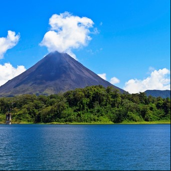 Costa Rica, un destino verde en tres recorridos