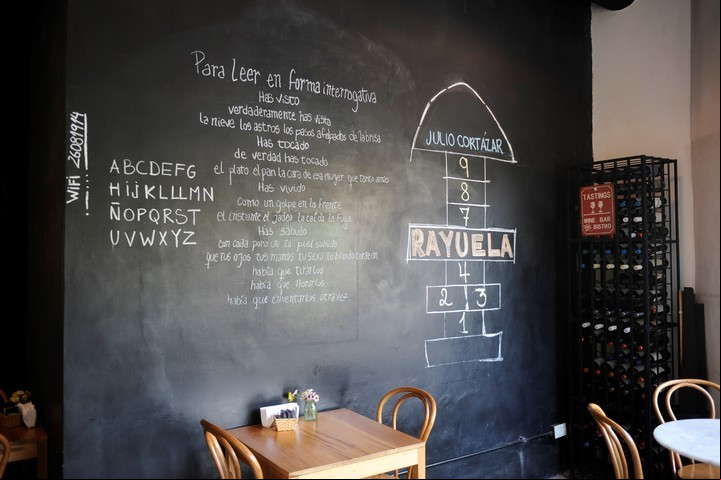 Rayuela Bar. El único negocio del Rawson ofrece sabores gourmet en un espacio cálido./Alfredo Martínez